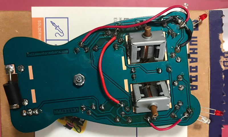 筑紫野市主催親子電子工作教室の様子