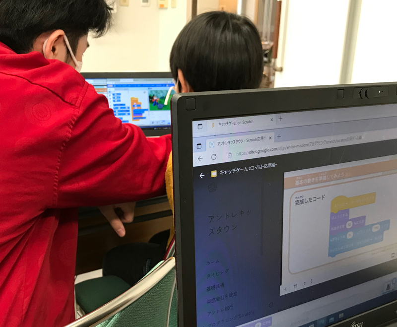 KDC｜午後のプログラミング教室の様子です。